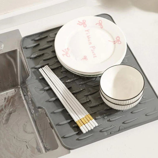 🔥Last day sale 50% OFF🔥No-Spill Silicone Worktop Saver – Heat-Resistant & Non-Slip Mat for Drip-Free Drying